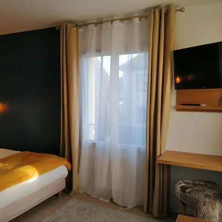 Voltaire アパートホテル