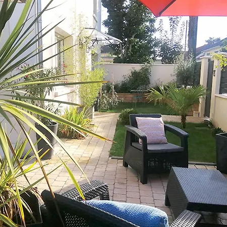 アパートホテル Voltaire クラマール