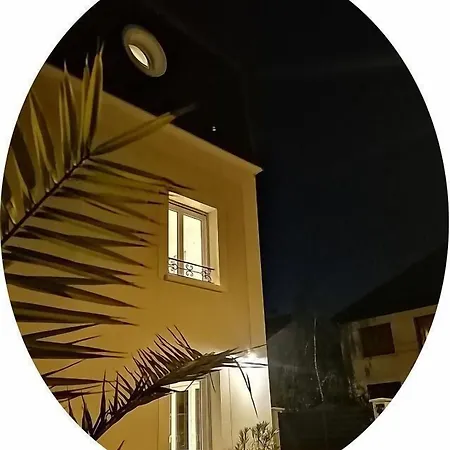 Ξενοδοχείο με διαμερίσματα Studio A La Villa Voltaire 3*